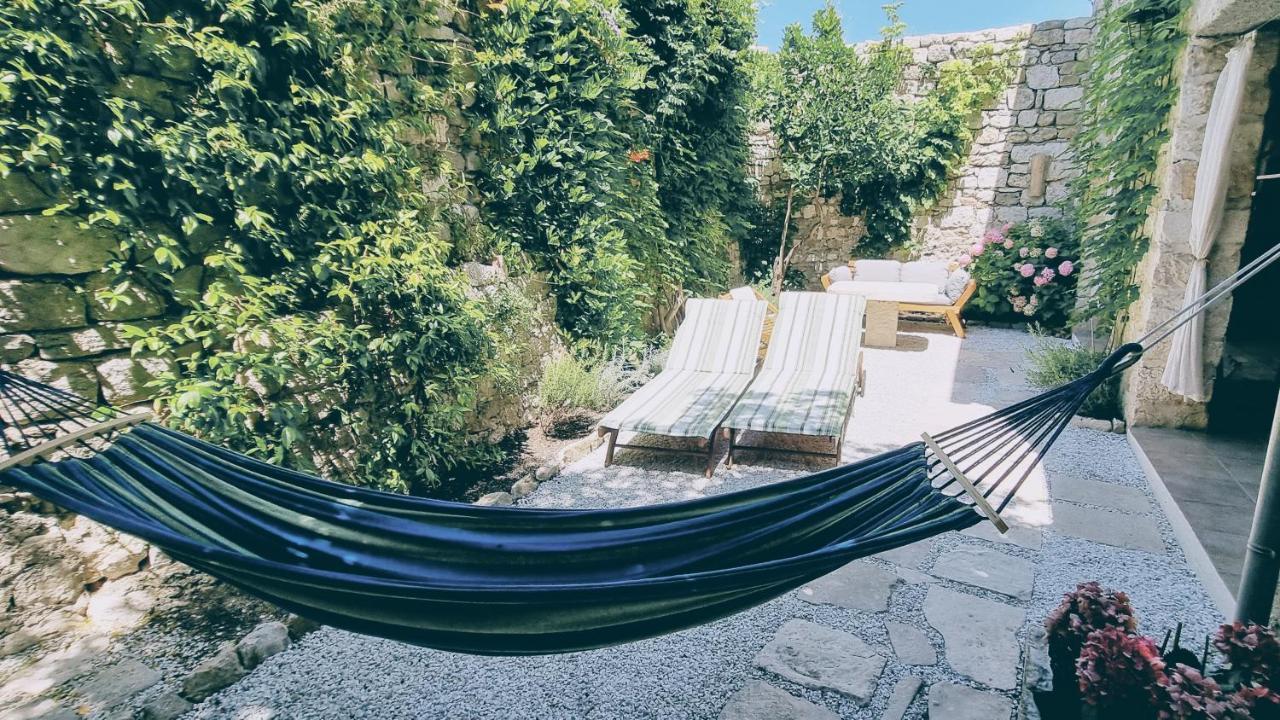 Rector'S Villa - Charming Retreat In Old Town With Jacuzzi In Private Courtyard Rab Town Exterior foto