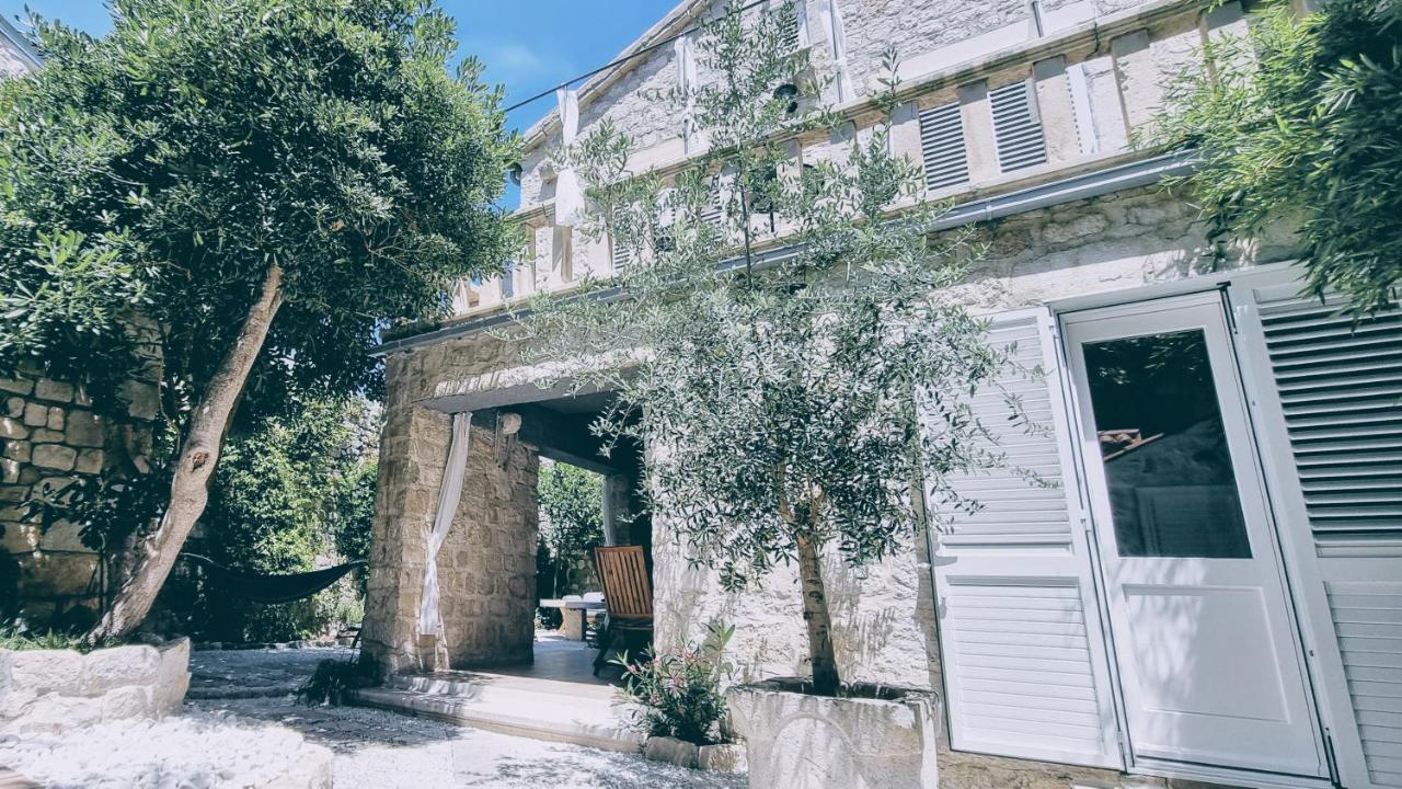 Rector'S Villa - Charming Retreat In Old Town With Jacuzzi In Private Courtyard Rab Town Exterior foto